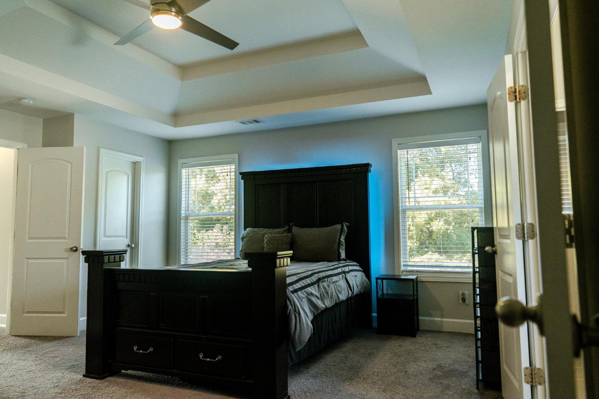Enjoy Mini-mansion Near Downtown And The Airport! *
